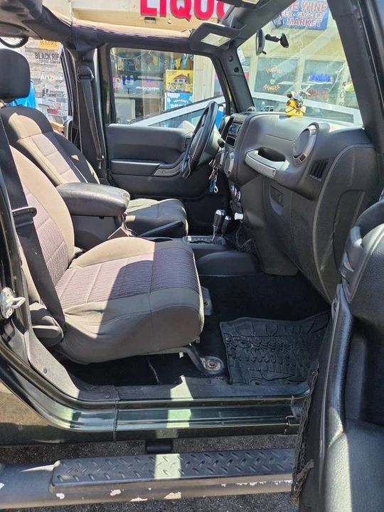 2011 Jeep JK Wrangler - Image 14 of 17