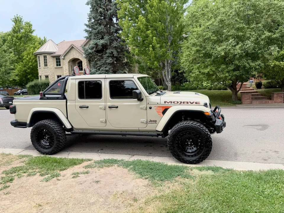 2023 Jeep JT Gladiator - Image 2 of 22
