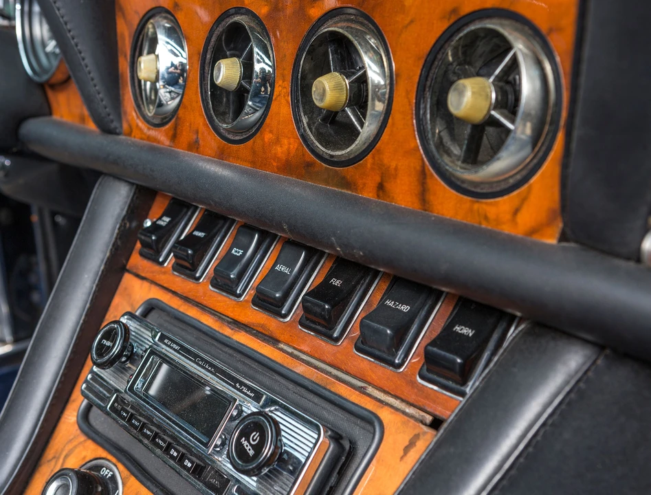 Jensen Interceptor - Image 21 of 31