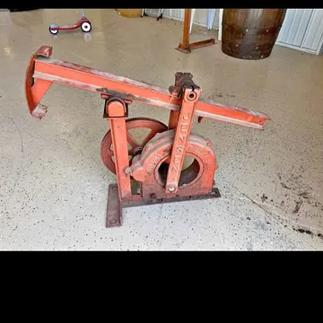 Jensen Mini Pump Jack 12W Yard Ornaments