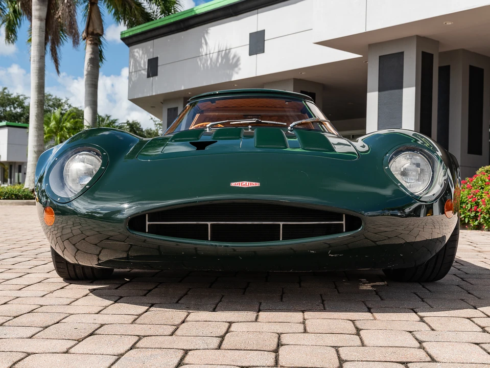 Jaguar Replica - Image 5 of 31