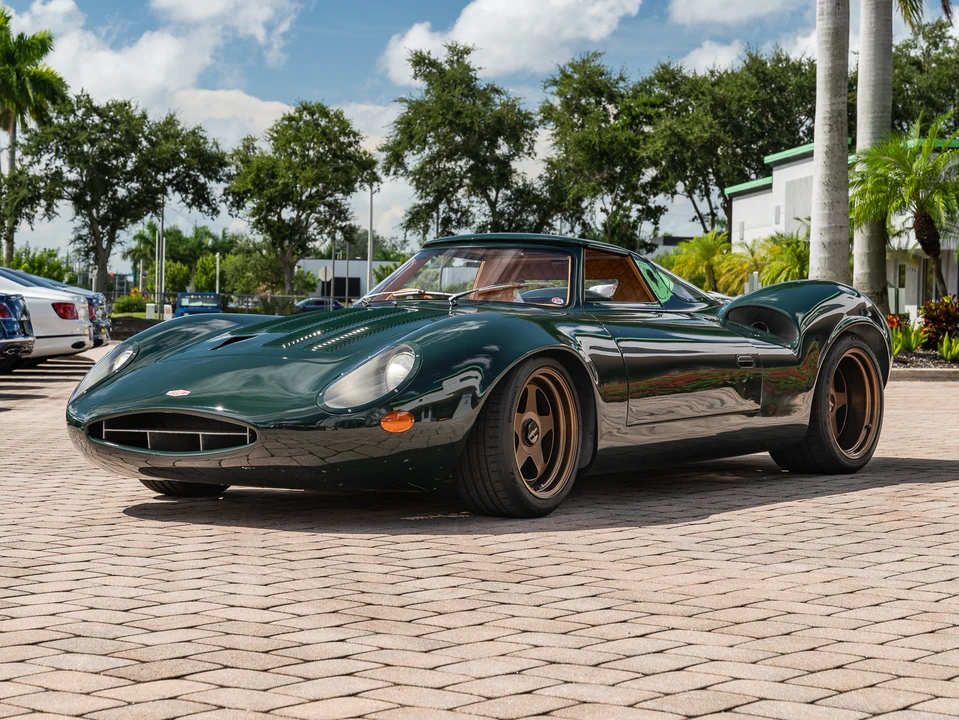 Jaguar Replica - Image 2 of 31