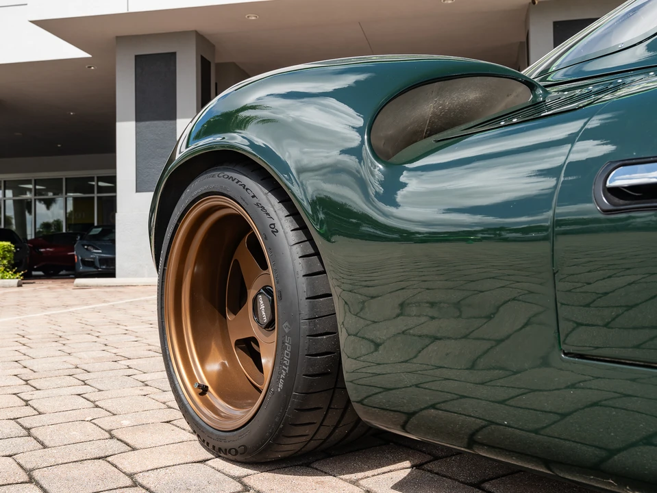 Jaguar Replica - Image 17 of 31