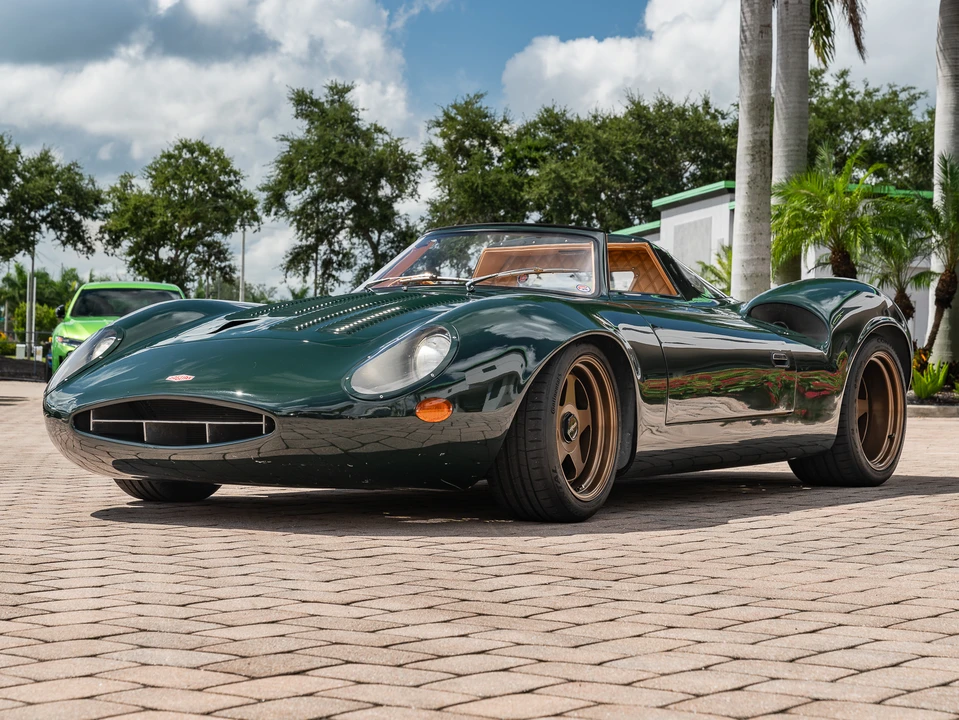 Jaguar Replica - Image 3 of 31