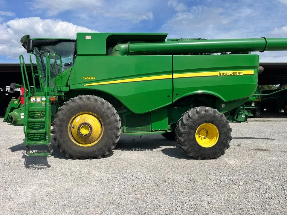 2012 John Deere - Image 2 of 10
