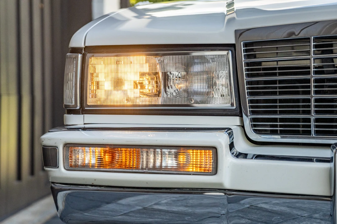 1991 Cadillac DeVille 7th Gen - Image 20 of 31