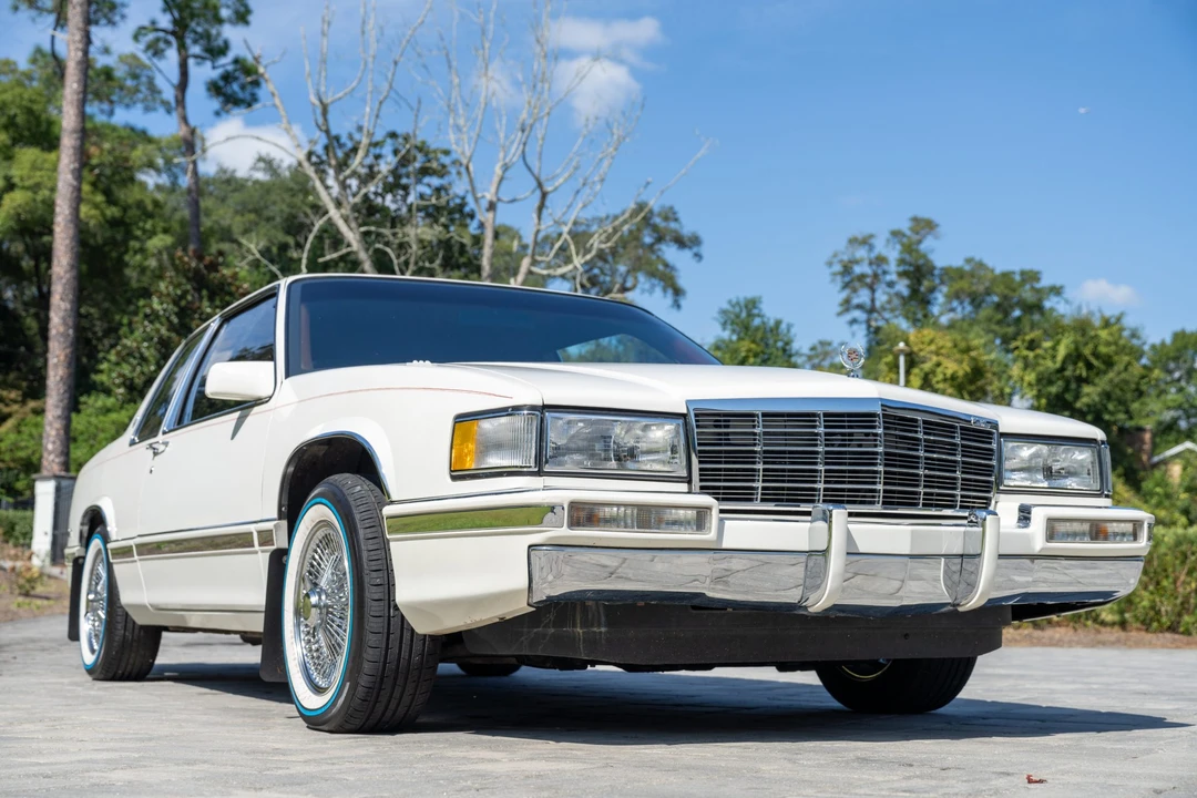 1991 Cadillac DeVille 7th Gen - Image 12 of 31