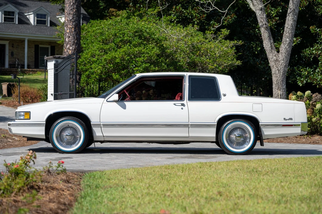 1991 Cadillac DeVille 7th Gen - Image 4 of 31