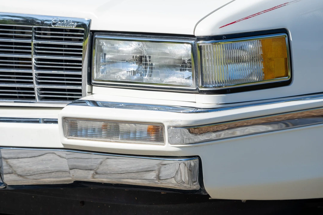 1991 Cadillac DeVille 7th Gen - Image 25 of 31