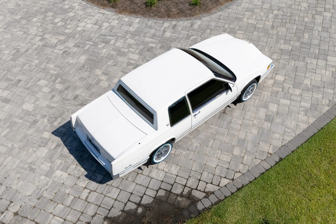 1991 Cadillac DeVille 7th Gen - Image 17 of 31