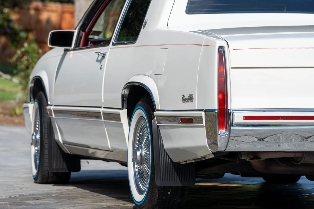 1991 Cadillac DeVille 7th Gen - Image 28 of 31