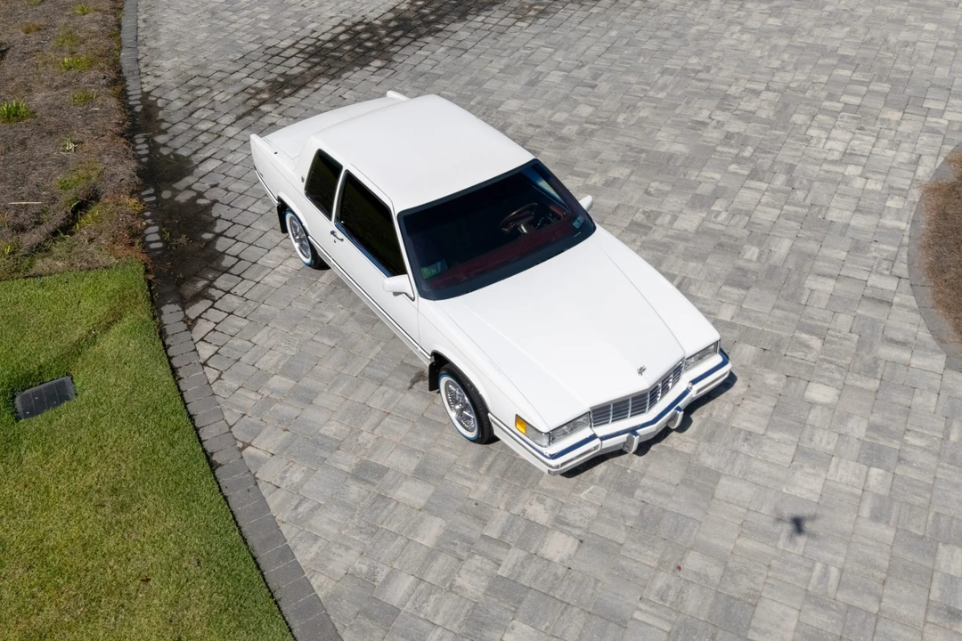 1991 Cadillac DeVille 7th Gen - Image 18 of 31