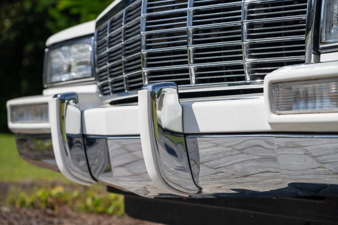 1991 Cadillac DeVille 7th Gen - Image 24 of 31
