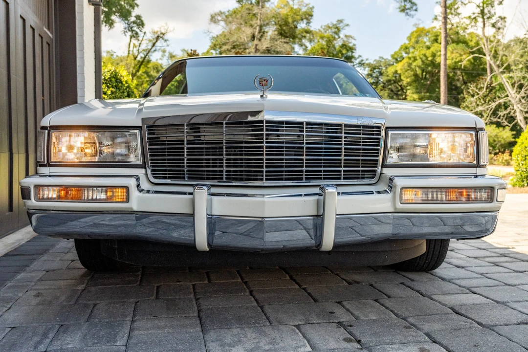 1991 Cadillac DeVille 7th Gen - Image 19 of 31