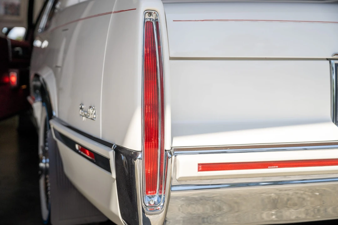 1991 Cadillac DeVille 7th Gen - Image 30 of 31