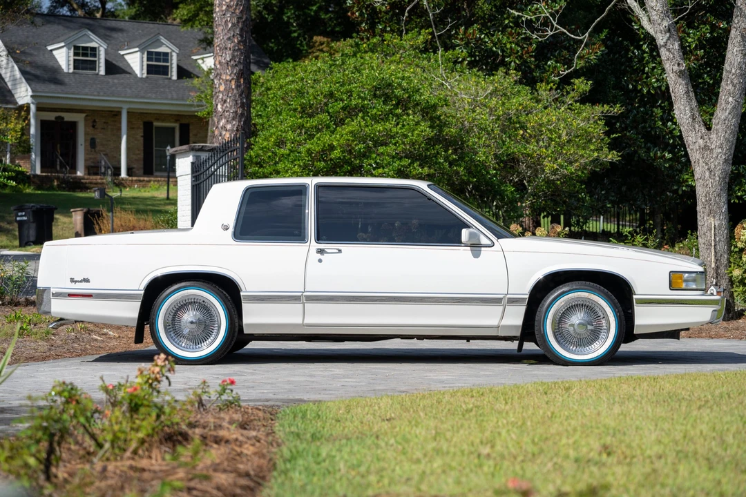 1991 Cadillac DeVille 7th Gen - Image 10 of 31