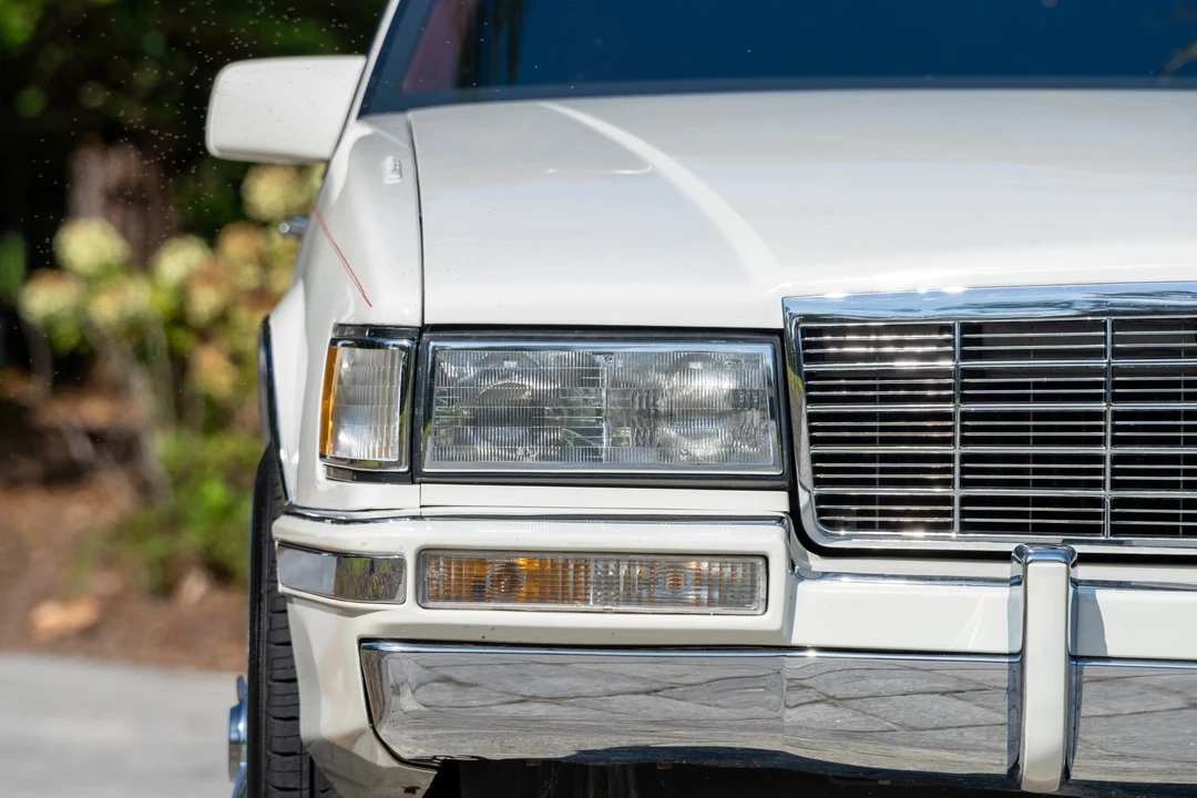 1991 Cadillac DeVille 7th Gen - Image 22 of 31
