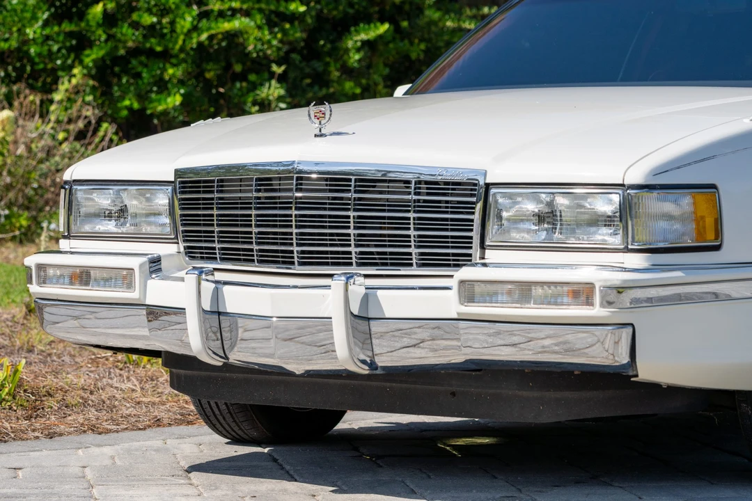 1991 Cadillac DeVille 7th Gen - Image 23 of 31