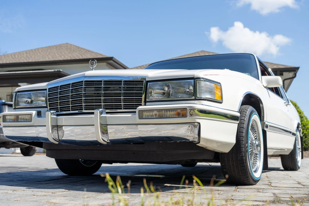 1991 Cadillac DeVille 7th Gen - Image 2 of 31