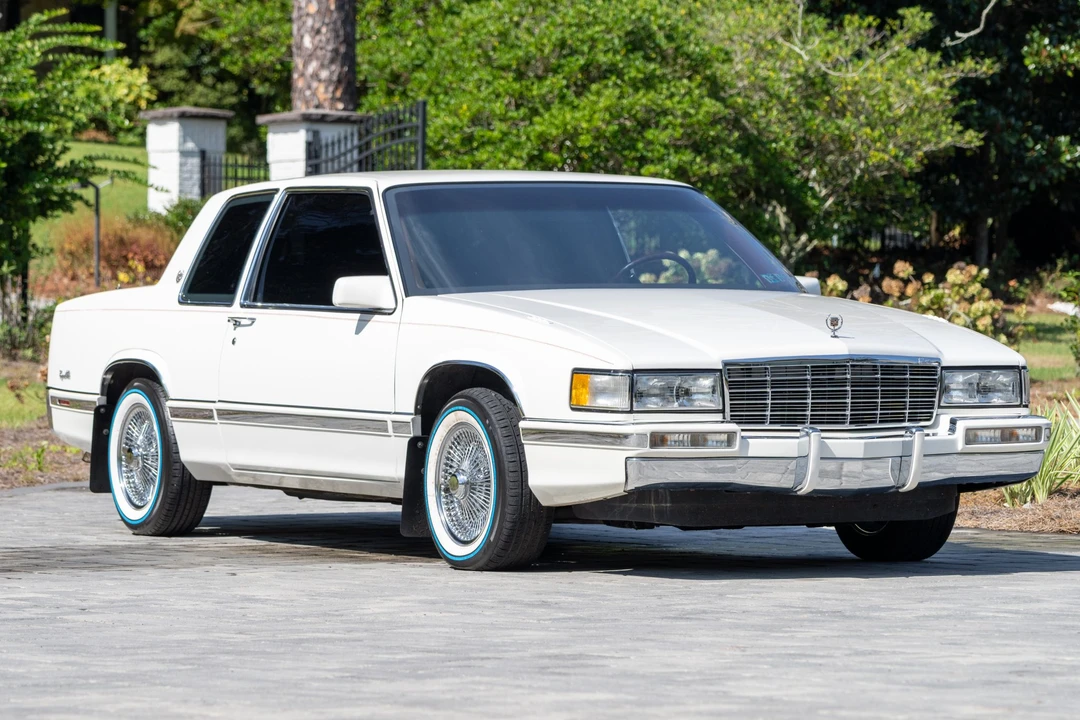 1991 Cadillac DeVille 7th Gen - Image 11 of 31