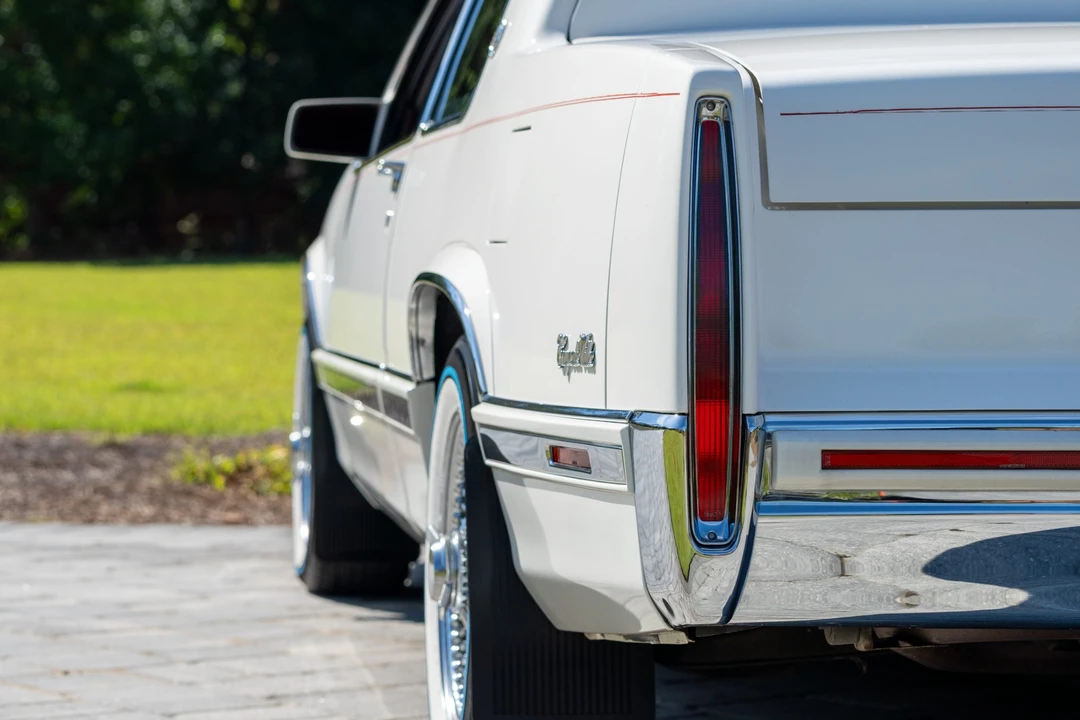 1991 Cadillac DeVille 7th Gen - Image 29 of 31
