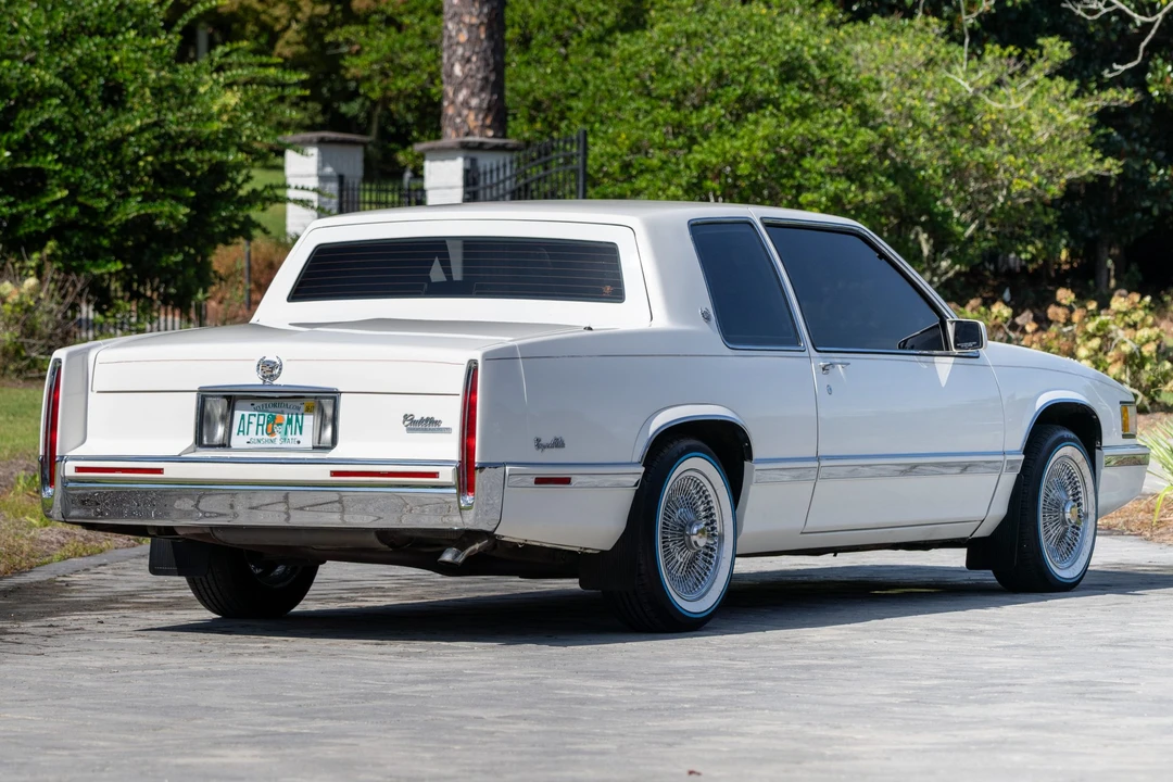 1991 Cadillac DeVille 7th Gen - Image 9 of 31