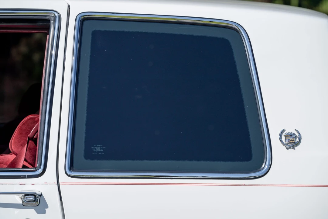 1991 Cadillac DeVille 7th Gen - Image 27 of 31