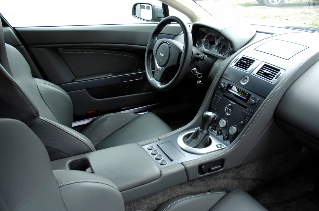 2006 Aston Martin V8 Vantage (2006-2017) - Image 3 of 4