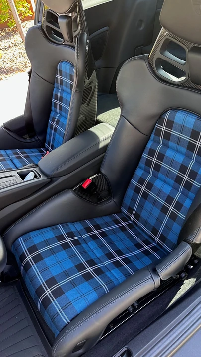 Parts & Memorabilia Seats & Interior - Image 2 of 3