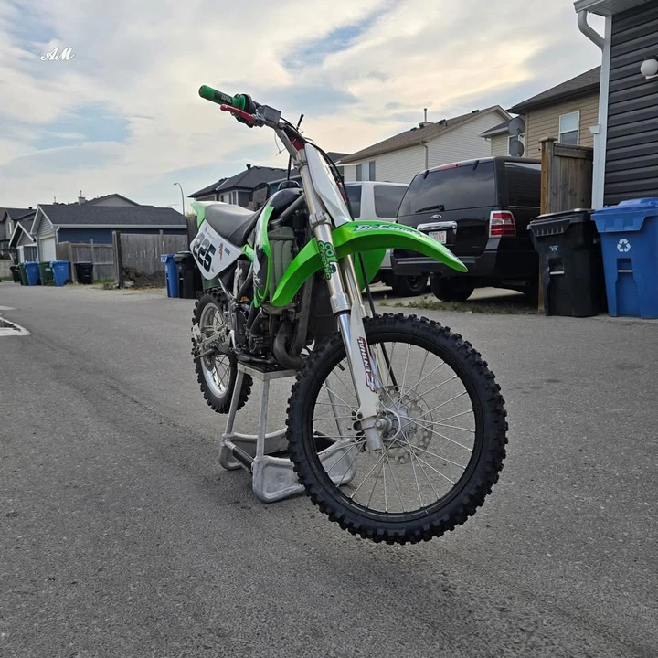 Kawasaki KX - Image 2 of 6