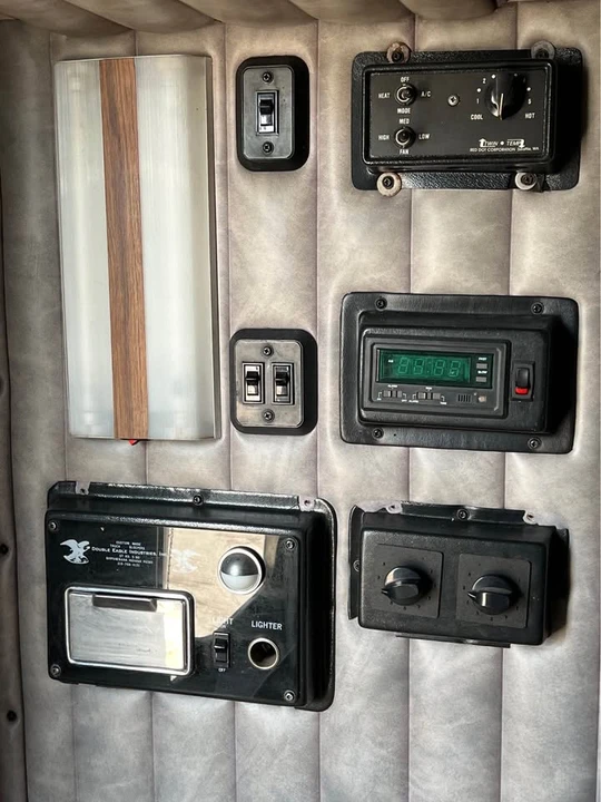 Kenworth - Image 4 of 10