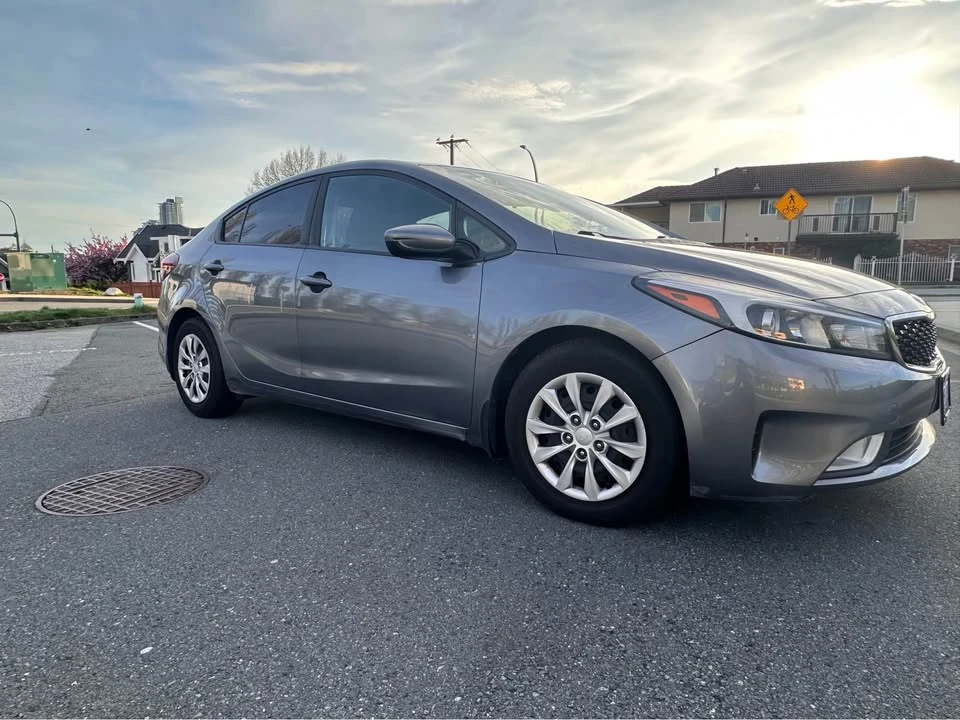 2017 Kia Forte - Image 3 of 10
