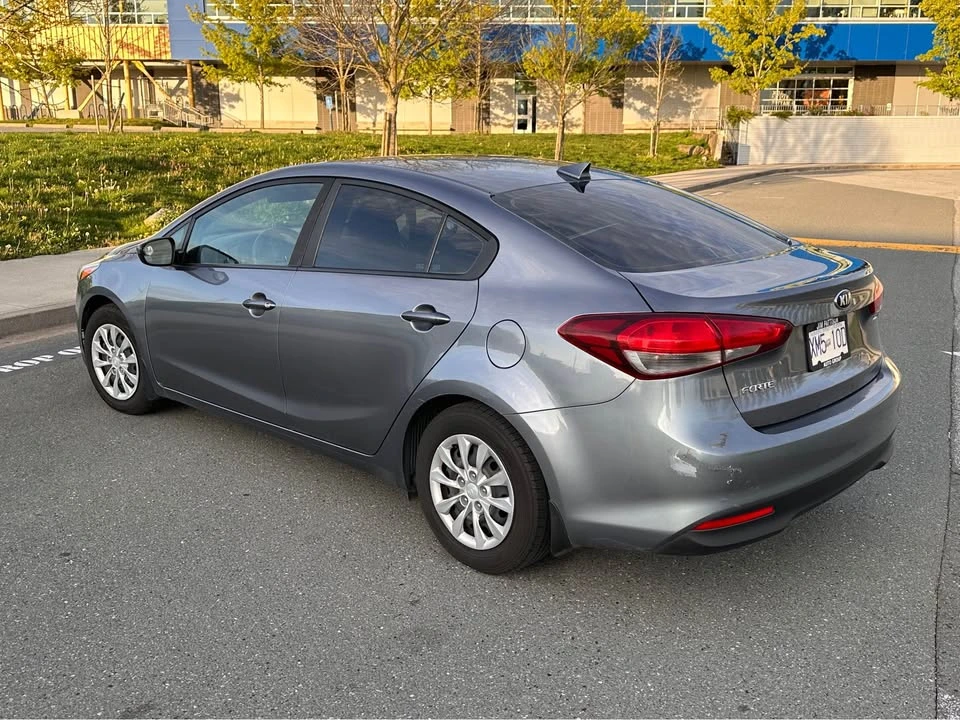 2017 Kia Forte - Image 4 of 10