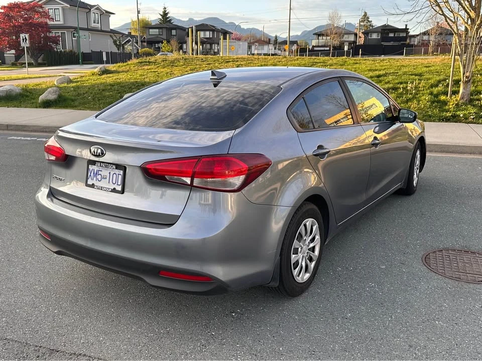 2017 Kia Forte - Image 6 of 10