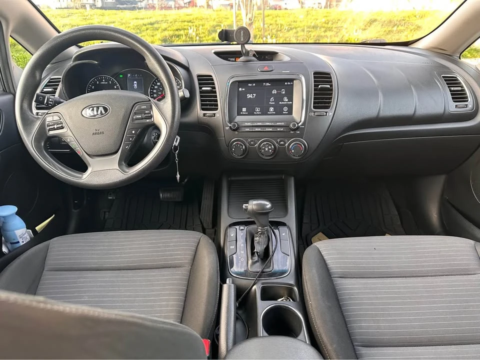 2017 Kia Forte - Image 7 of 10