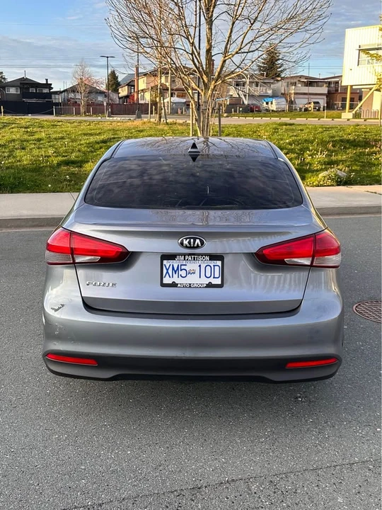 2017 Kia Forte - Image 5 of 10