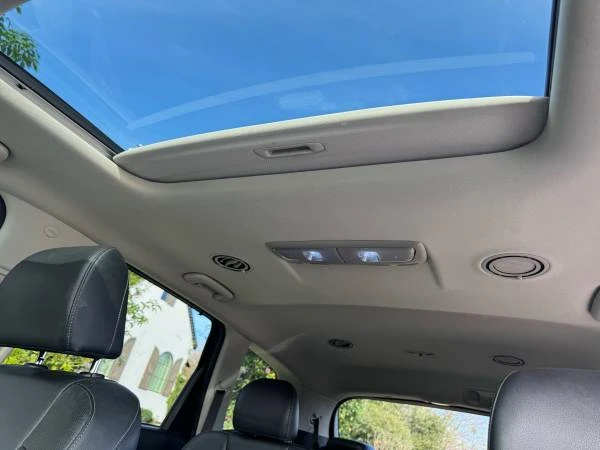 Kia Telluride - Image 8 of 10