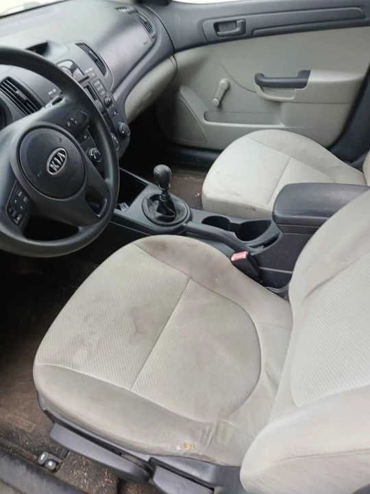 Kia Forte - Image 5 of 6