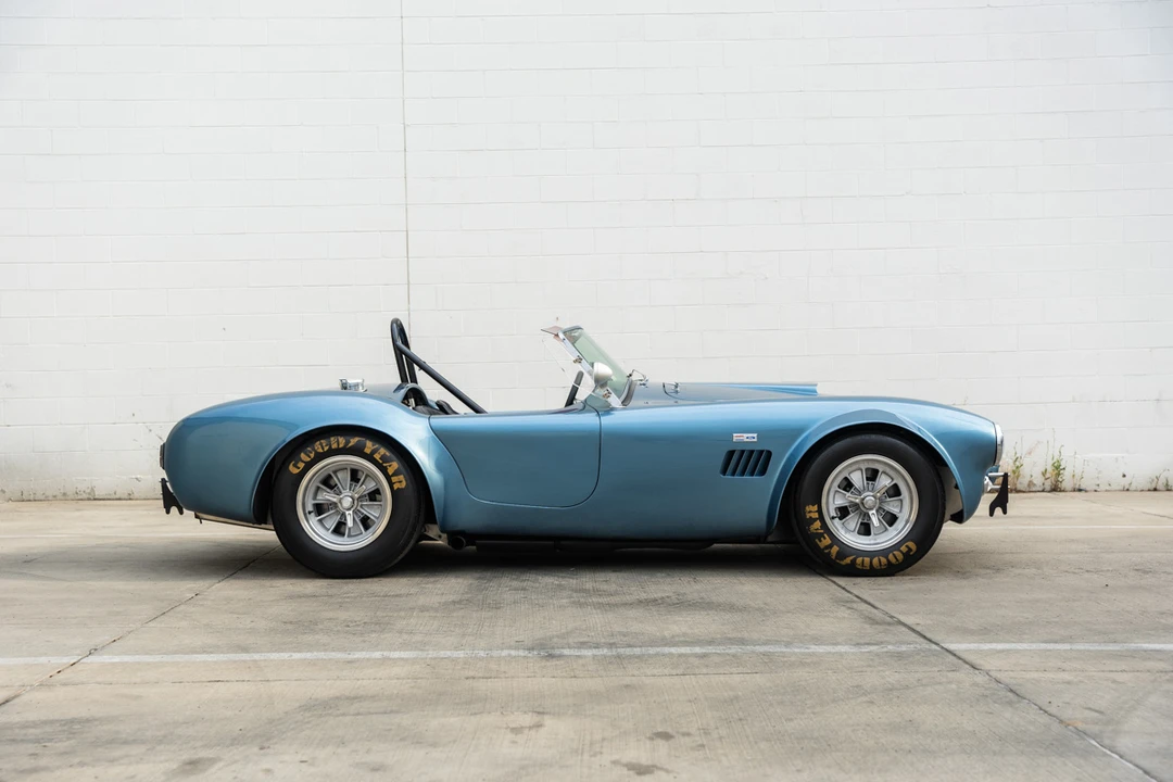 Shelby Cobra Replica - Image 9 of 31