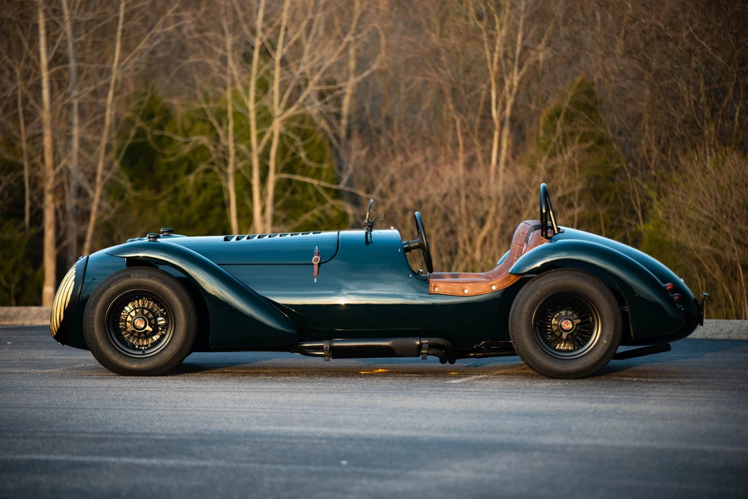 Vehicle image 11 of 31