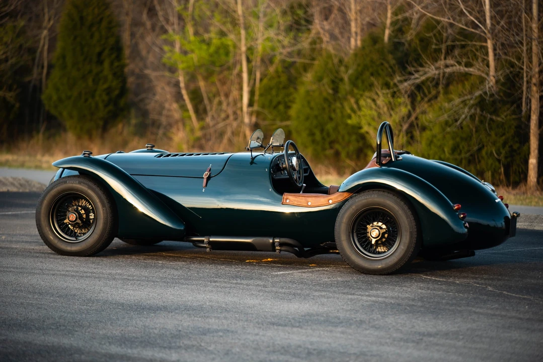 Vehicle image 12 of 31