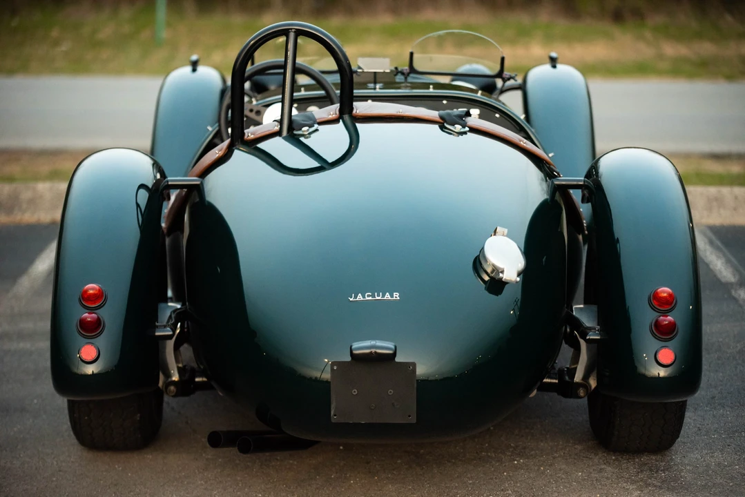 Vehicle image 17 of 31