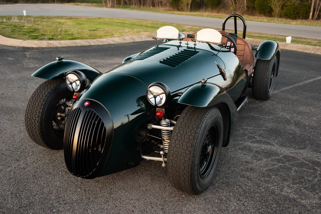 Vehicle image 8 of 31