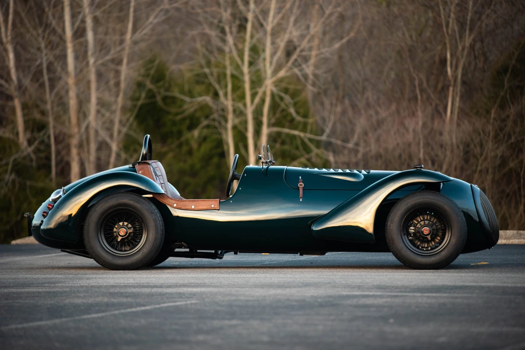 Vehicle image 23 of 31