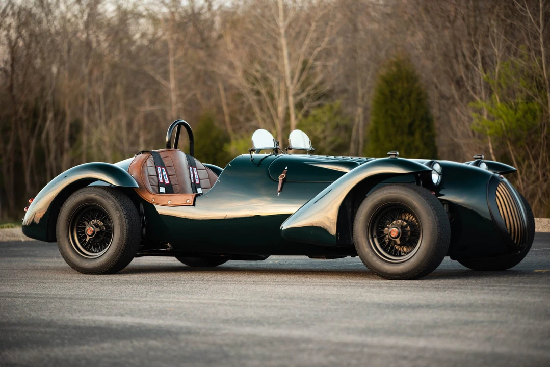 Vehicle image 24 of 31