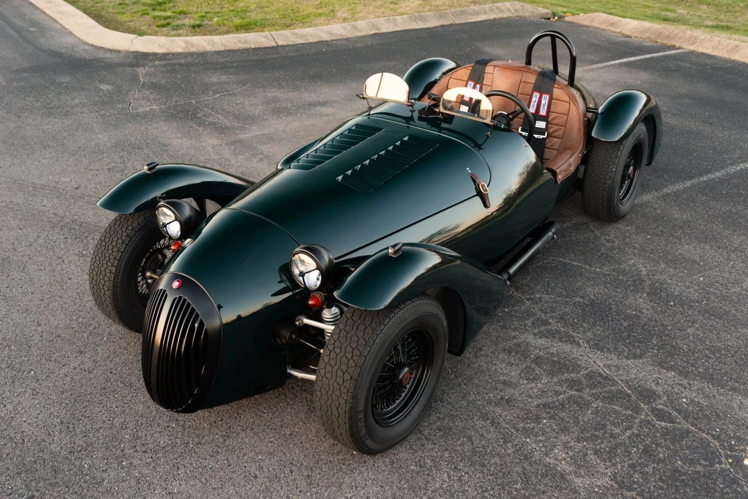 Vehicle image 9 of 31