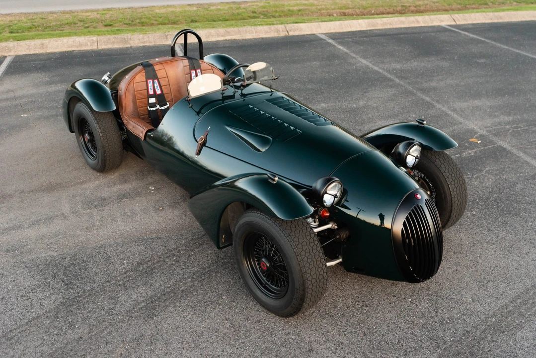 Vehicle image 4 of 31