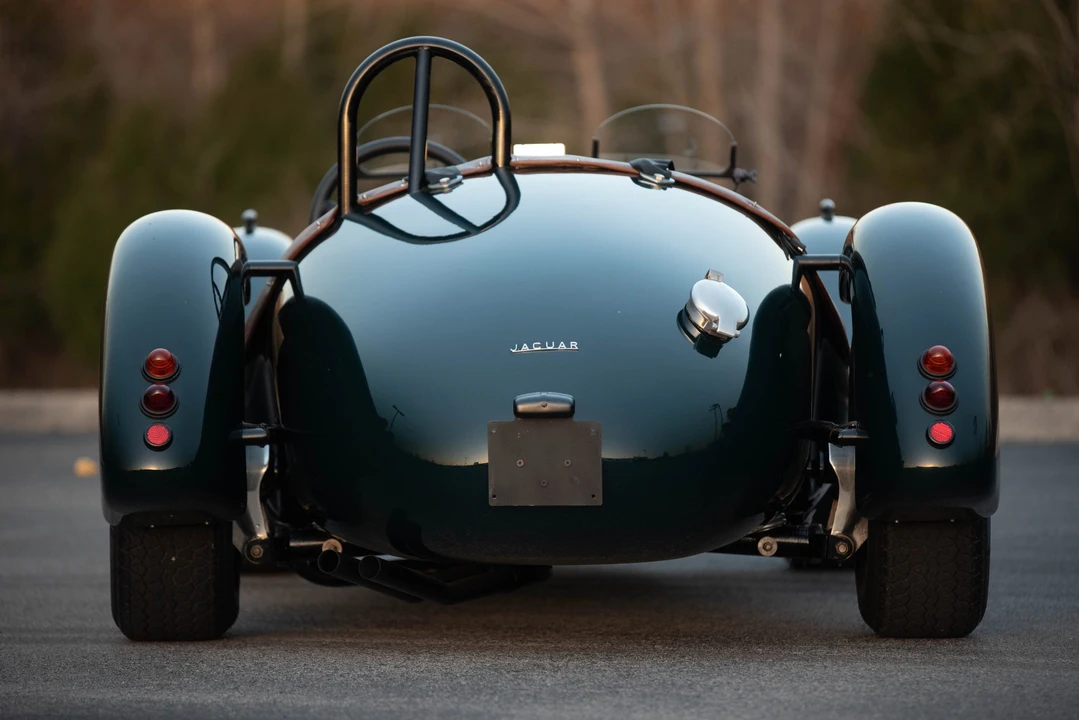 Vehicle image 18 of 31