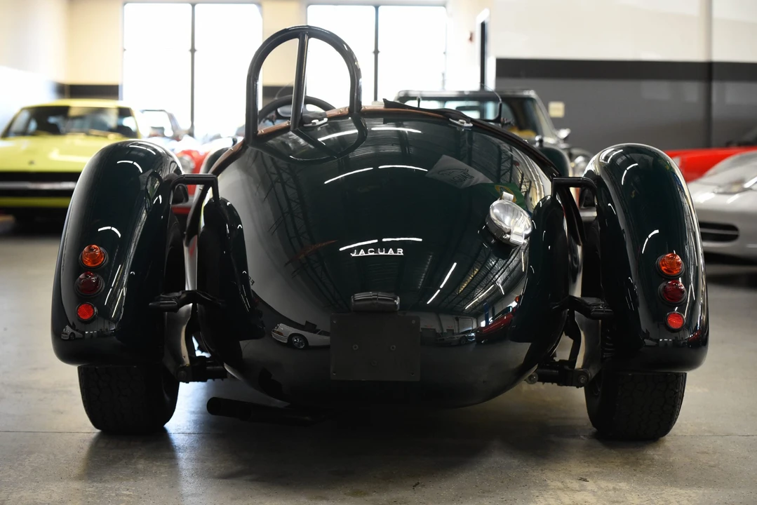 Vehicle image 28 of 31