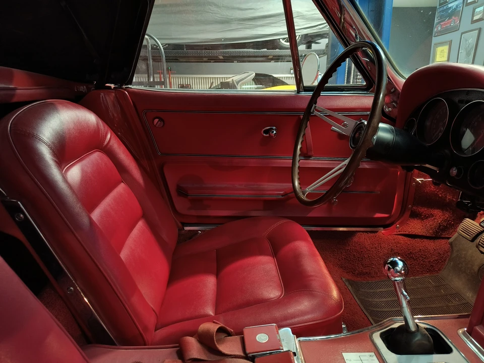 1965 Chevrolet Corvette C2 - Image 16 of 31